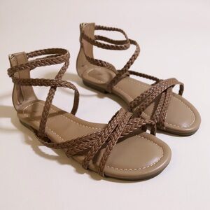 X/appeal Kayla Strappy braided gladiator flats. Size 6.